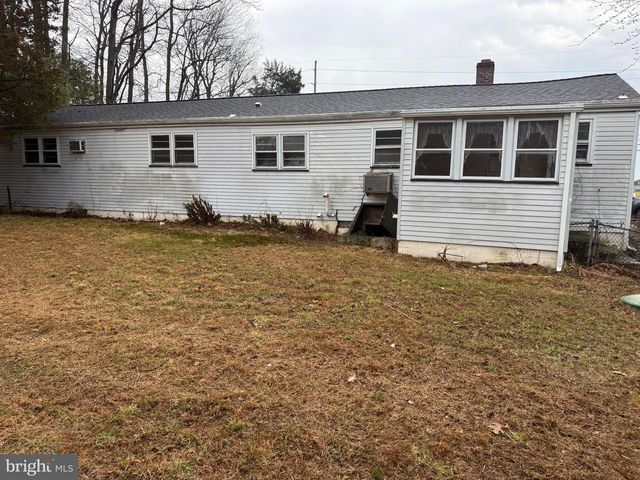 1053 CLAYTON RD, Williamstown, NJ 08094