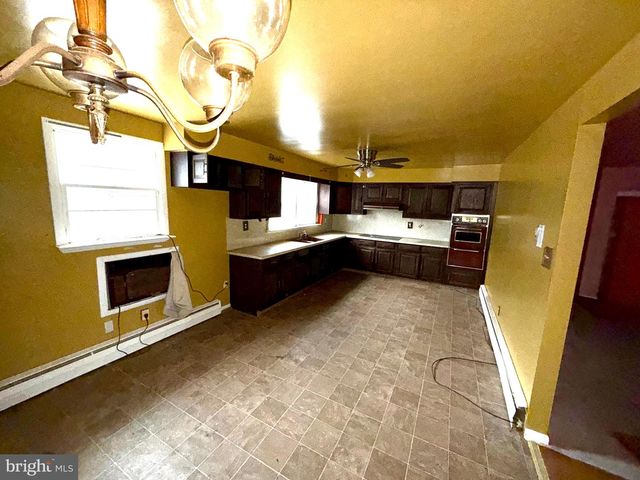 1053 CLAYTON RD, Williamstown, NJ 08094