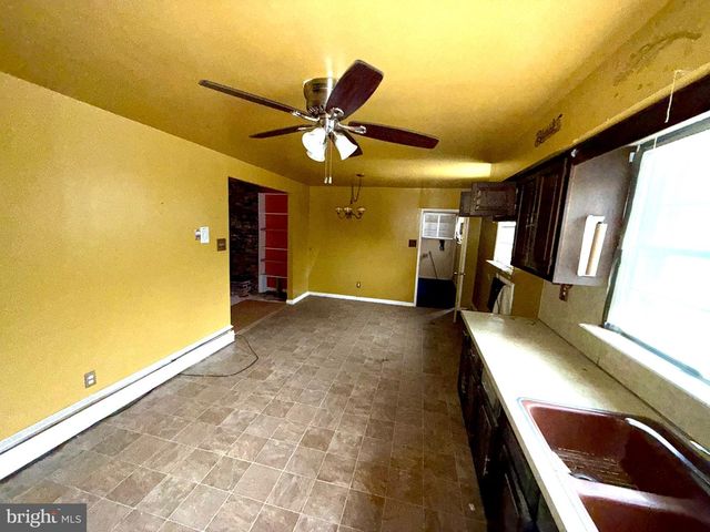 1053 CLAYTON RD, Williamstown, NJ 08094