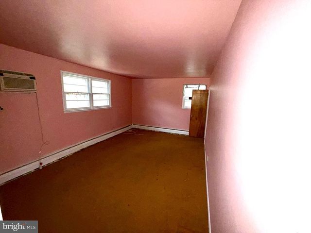 1053 CLAYTON RD, Williamstown, NJ 08094