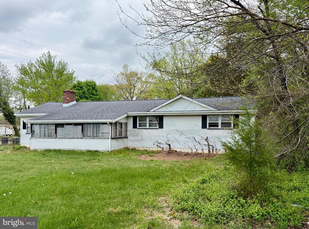 1053 CLAYTON RD, Williamstown, NJ 08094