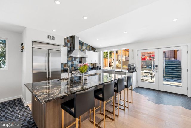 5507 MACARTHUR BLVD NW, Washington, DC 20016