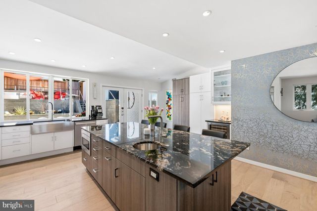 5507 MACARTHUR BLVD NW, Washington, DC 20016