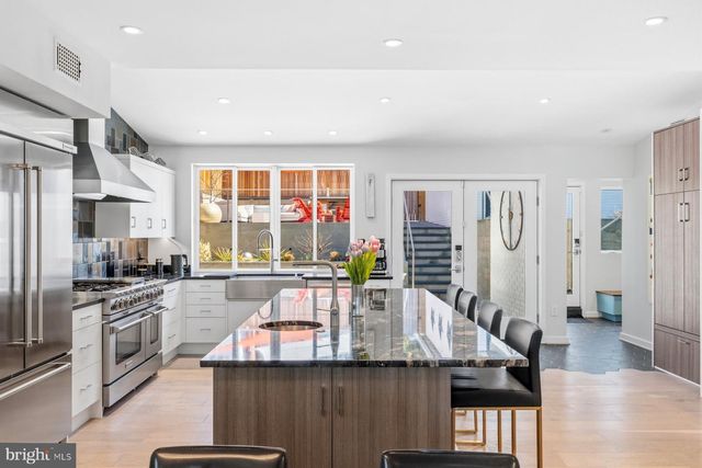 5507 MACARTHUR BLVD NW, Washington, DC 20016