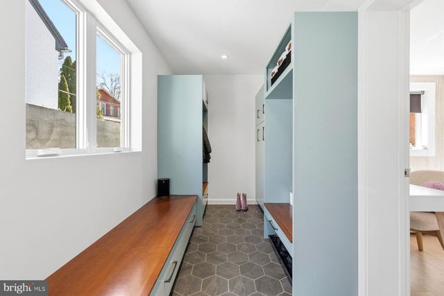 5507 MACARTHUR BLVD NW, Washington, DC 20016