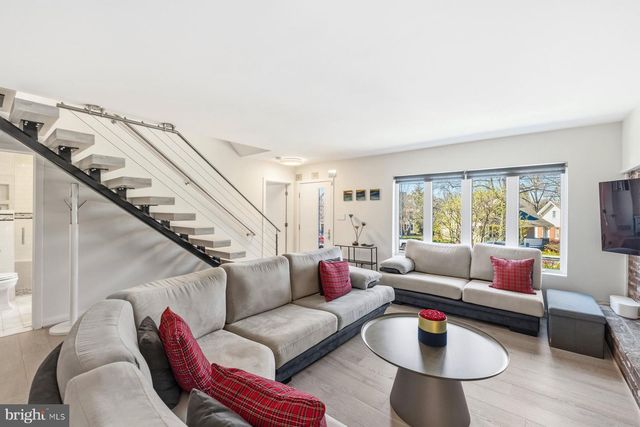 5507 MACARTHUR BLVD NW, Washington, DC 20016