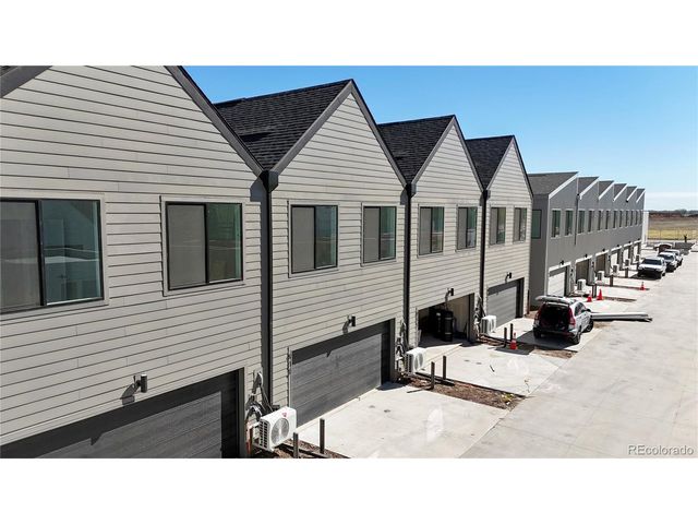 913 Edge Cir, Longmont, CO 80501