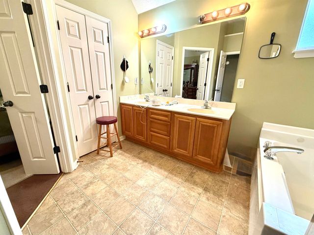 8833 MACON RD, Memphis, TN 38018