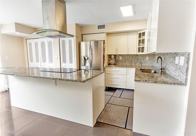 2421 NE 10th St 153, Hallandale Beach, FL 33009