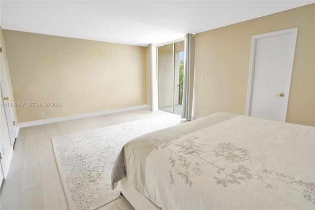 2421 NE 10th St 153, Hallandale Beach, FL 33009