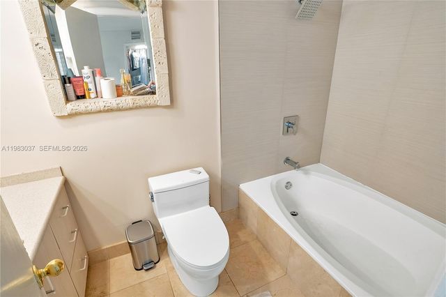 2421 NE 10th St 153, Hallandale Beach, FL 33009