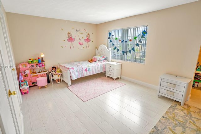 2421 NE 10th St 153, Hallandale Beach, FL 33009