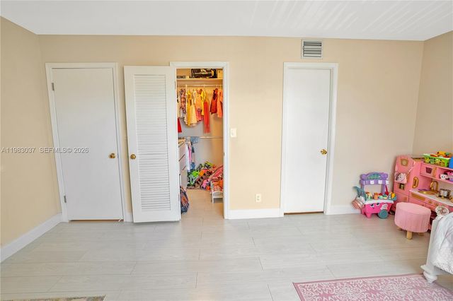 2421 NE 10th St 153, Hallandale Beach, FL 33009