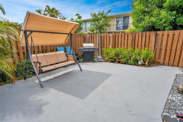 2421 NE 10th St 153, Hallandale Beach, FL 33009