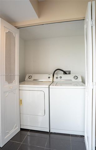 2421 NE 10th St 153, Hallandale Beach, FL 33009