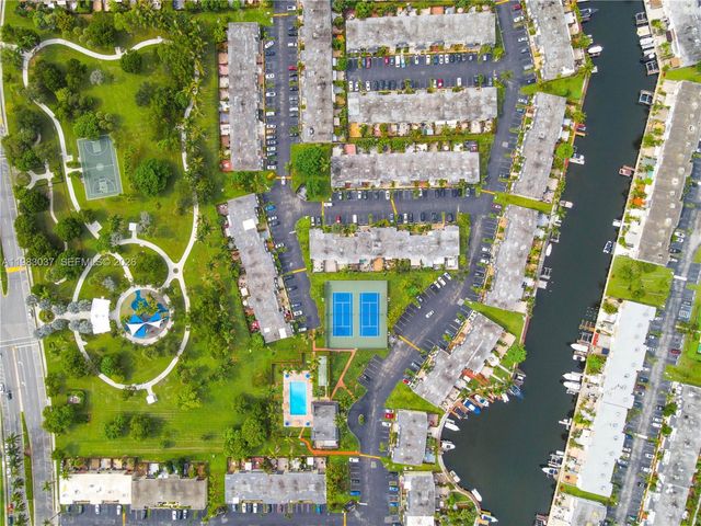 2421 NE 10th St 153, Hallandale Beach, FL 33009