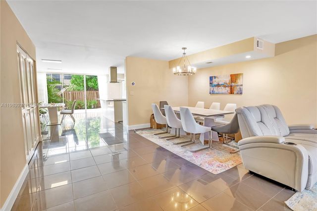 2421 NE 10th St 153, Hallandale Beach, FL 33009