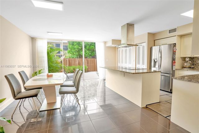 2421 NE 10th St 153, Hallandale Beach, FL 33009