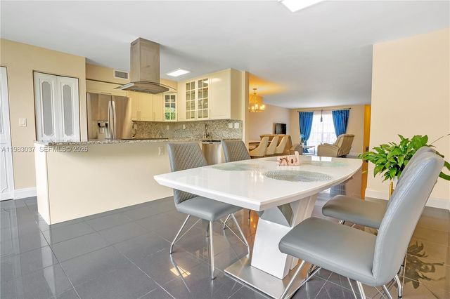 2421 NE 10th St 153, Hallandale Beach, FL 33009