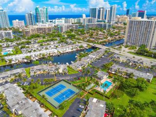 2421 NE 10th St 153, Hallandale Beach, FL 33009