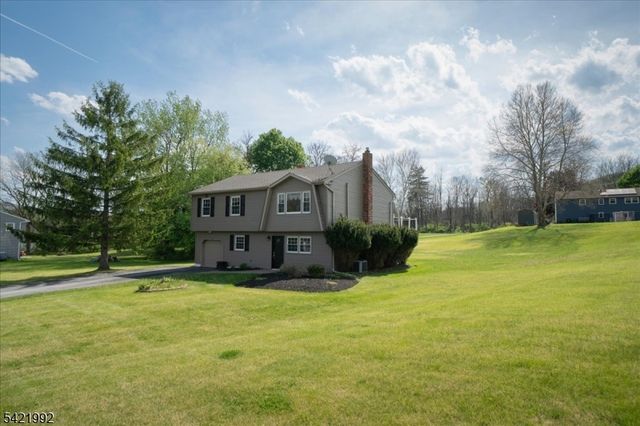 15 Carol Dr, Vernon Twp., NJ 07418