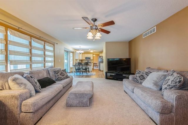 7322 Oakwood Drive, Urbandale, IA 50322