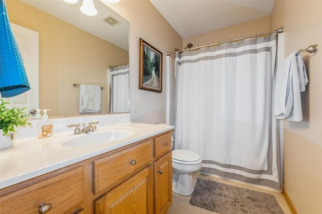 7322 Oakwood Drive, Urbandale, IA 50322