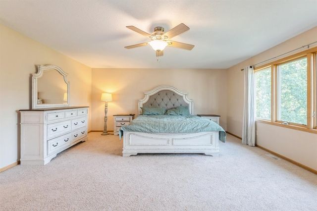 7322 Oakwood Drive, Urbandale, IA 50322