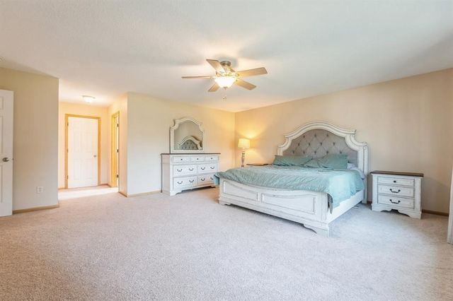 7322 Oakwood Drive, Urbandale, IA 50322