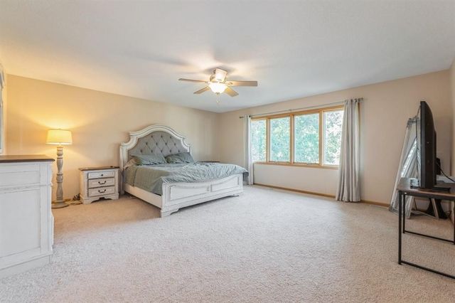 7322 Oakwood Drive, Urbandale, IA 50322