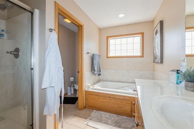7322 Oakwood Drive, Urbandale, IA 50322