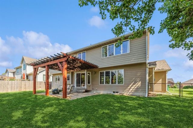 7322 Oakwood Drive, Urbandale, IA 50322