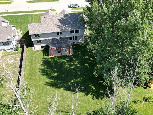7322 Oakwood Drive, Urbandale, IA 50322