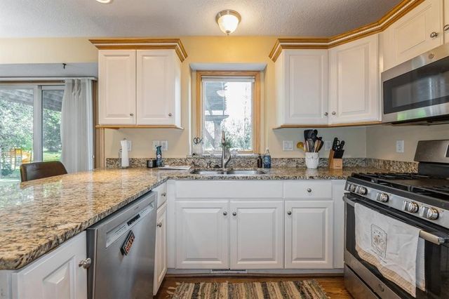 7322 Oakwood Drive, Urbandale, IA 50322