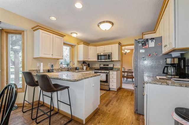 7322 Oakwood Drive, Urbandale, IA 50322
