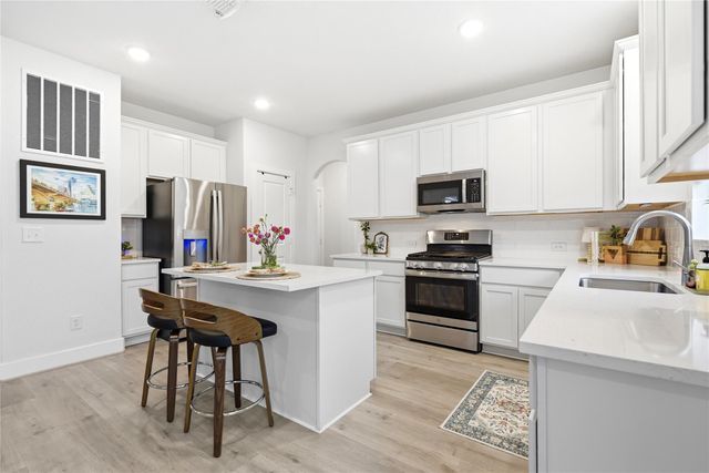 139 Ginger ST, Buda, TX 78610