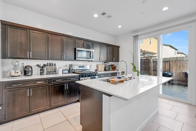 4210 N Reed Ave, Fresno, CA 93723