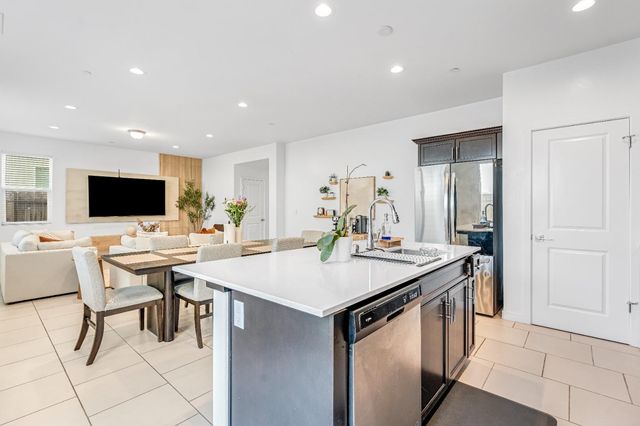 4210 N Reed Ave, Fresno, CA 93723