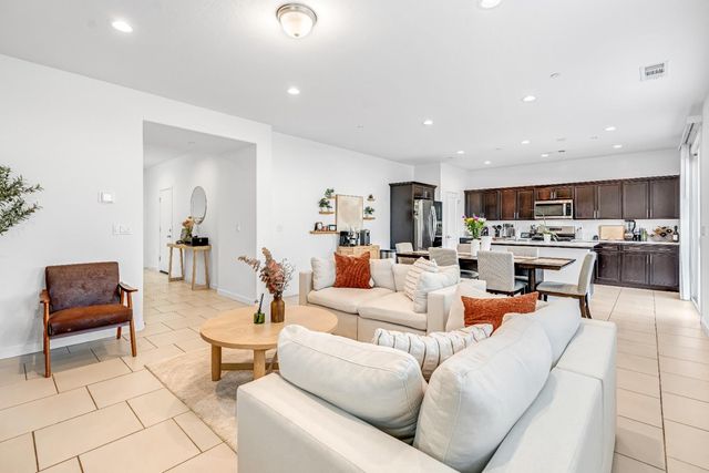 4210 N Reed Ave, Fresno, CA 93723