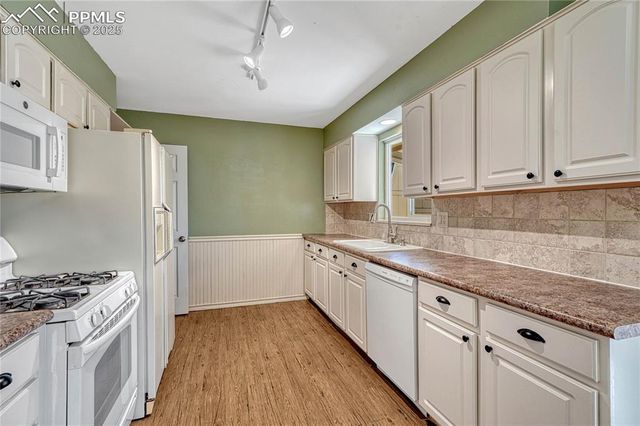 1564 Robidoux Circle, Colorado Springs, CO 80915