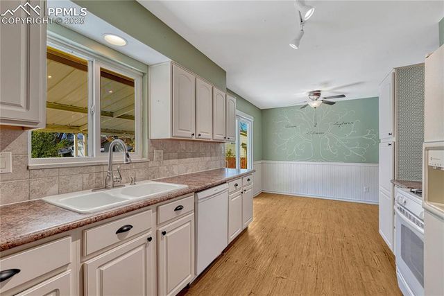 1564 Robidoux Circle, Colorado Springs, CO 80915