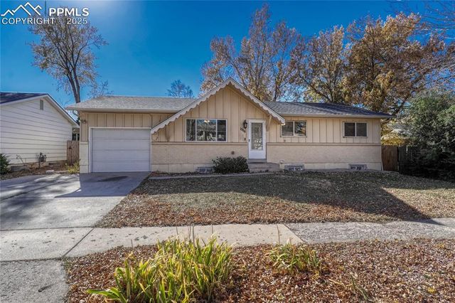 1564 Robidoux Circle, Colorado Springs, CO 80915