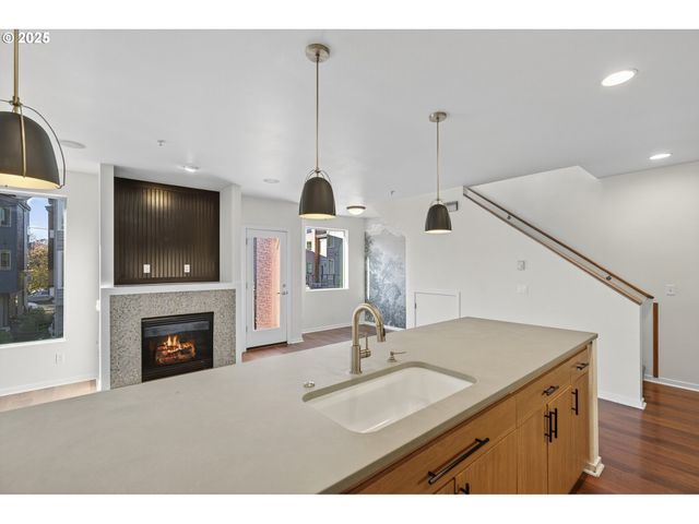 8083 N LEAVITT Ave, Portland, OR 97203