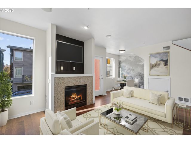 8083 N LEAVITT Ave, Portland, OR 97203