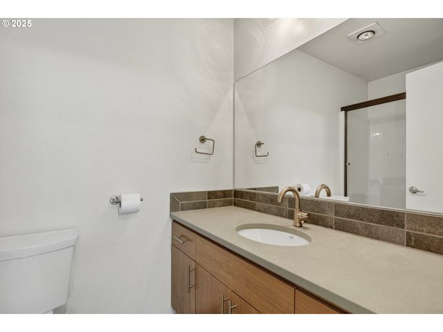 8083 N LEAVITT Ave, Portland, OR 97203