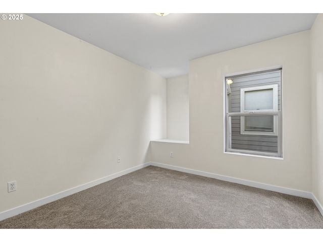 8083 N LEAVITT Ave, Portland, OR 97203