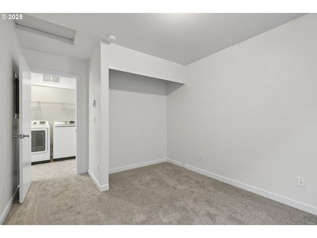 8083 N LEAVITT Ave, Portland, OR 97203