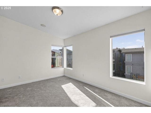 8083 N LEAVITT Ave, Portland, OR 97203