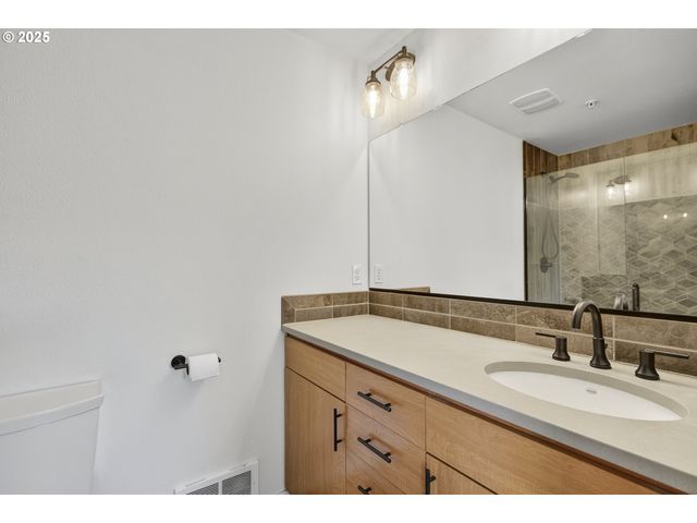 8083 N LEAVITT Ave, Portland, OR 97203