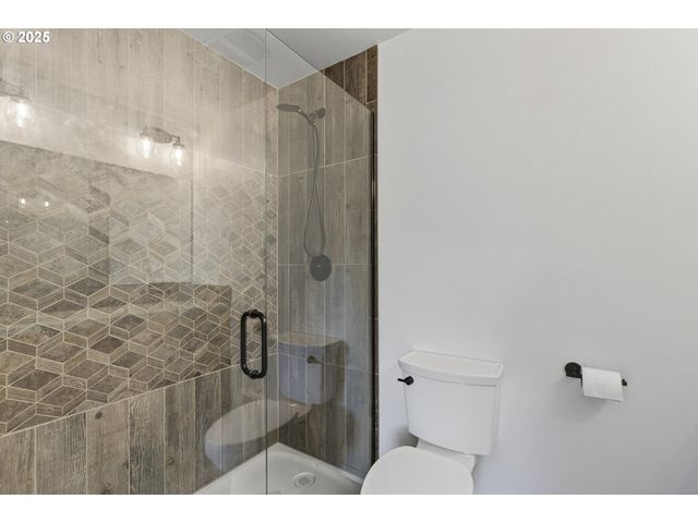 8083 N LEAVITT Ave, Portland, OR 97203